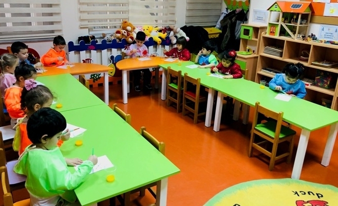 Güneşli Okyanus Koleji Okul Öncesi Çiçekler Grubu Bütünleştirilmiş Etkinliği Yapıyor