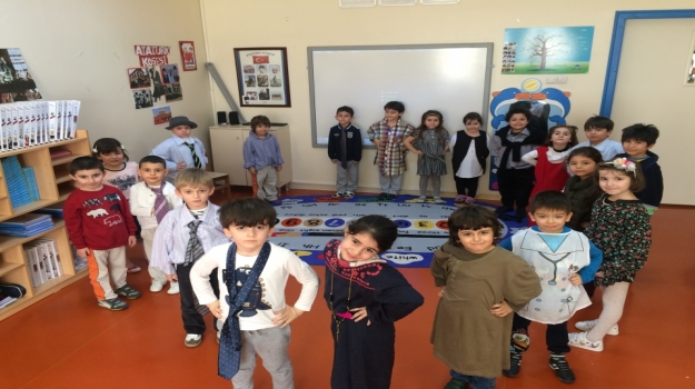Güneşli Okyanus Koleji Okul Öncesi Gezegenler Grubu Ailemi Tanıyorum Etkinliğinde
