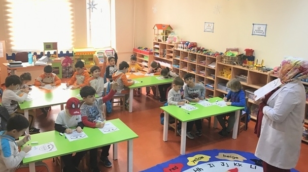 Güneşli Okyanus Koleji Okul Öncesi Gezegenler Grubu Okuma Yazma Hazırlık Çalışmasında