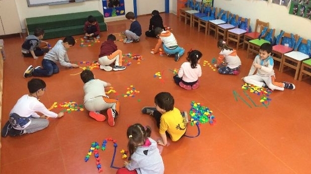 Güneşli Okyanus Koleji Okul Öncesi Gezegenler Grubu Okuma Yazma Hazırlık Çalışmasında