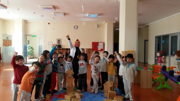 Güneşli Okyanus Koleji Okul Öncesi Yıldızlar Grubu Şekil Yapma Yarışmasında
