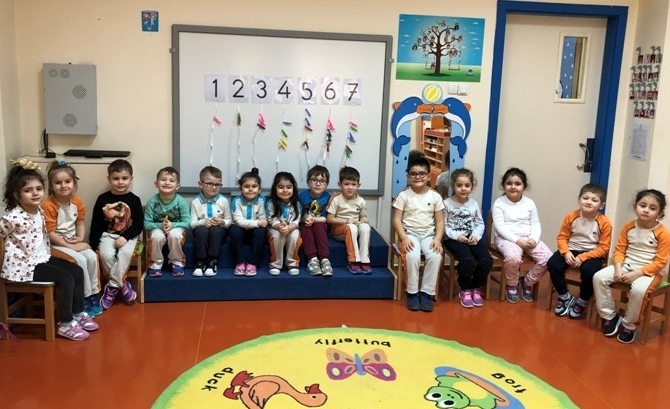 Güneşli Okyanus Koleji Okul Öncesi Yunuslar Grubu Okuma Yazmaya Hazırlık Çalışmasında