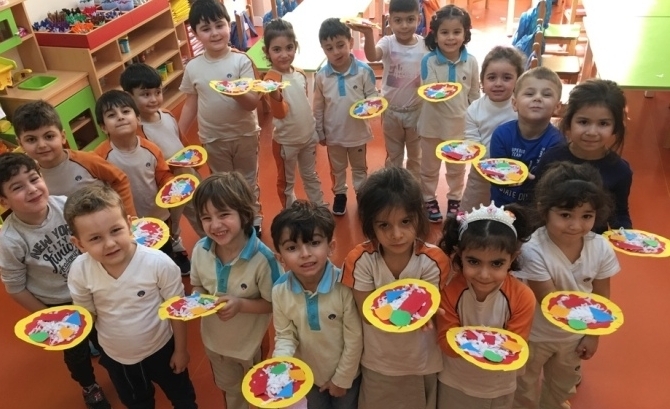 Güneşli Okyanus Koleji Okul Öncesi Yunuslar Grubu Sanat Etkinliği Dersinde