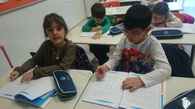 Halkalı Okul Öncesi Ay Grubu Öğrencileri Okuma -Yazmaya Hazırlık Dersinde.