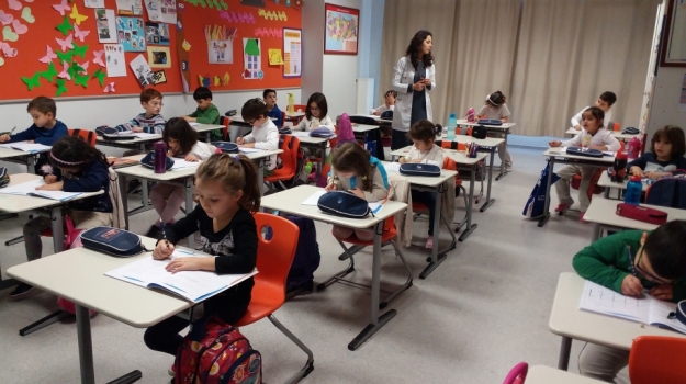 Halkalı Okul Öncesi Yıldızlar Grubu Öğrencileri Okuma Yazmaya Hazırlık Dersinde.