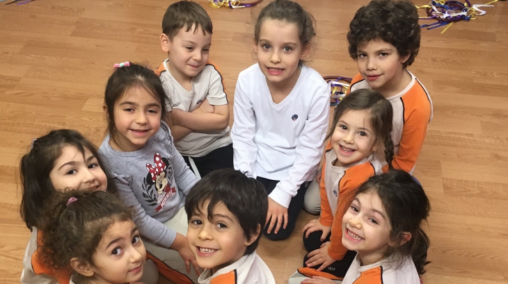 İlgi Ve Yetenek Öğrencileri Dans Odasında