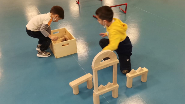 İncek Okyanus Koleji Anaokulu Öğrencileri Parkur Çalışması Yapıyor