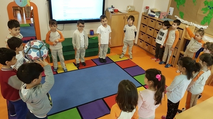Kemerburgaz Okyanus Koleji Gökkuşağı Grubu Öğrencileri Türkçe Dersinde