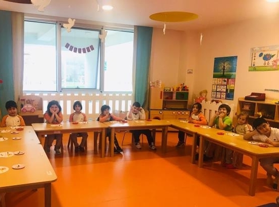 Kemerburgaz Okyanus Koleji Gökkuşağı Grubu Öğrencileri Math Etkinliğinde ‘’Nesnelerle Toplama İşlemi’’ Çalışmasını Tamamladı