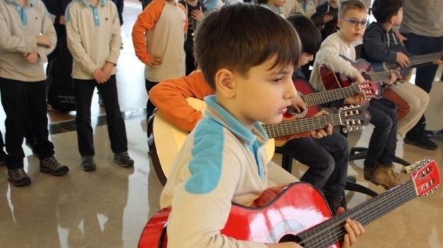 Kemerburgaz İlkokulu Müzik Yetenek Dersi Öğrencileri ''Lobi Dinletisi'' Etkinliği