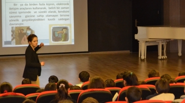 Konyaaltı Kampüsünde Zorbalık ve İnternet Kullanımı Semineri