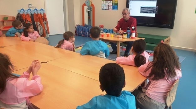Mavişehir Gezegenler Grubu Aile Katılım Etkinliğinde Ana ve Ara Renkleri Öğrendi