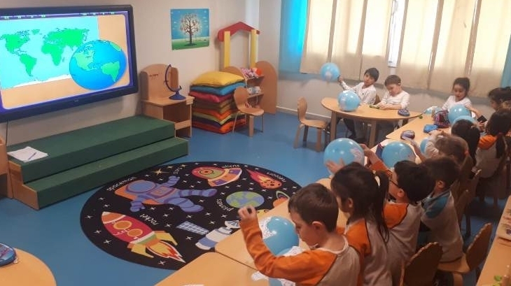 Mavişehir Okyanus Koleji Okul Öncesi Balıklar Grubu Fastrackids Dersinde
