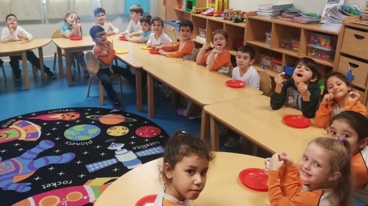 Mavişehir Okyanus Koleji Okul Öncesi Çiçekler Grubu Fastrackids Dersinde
