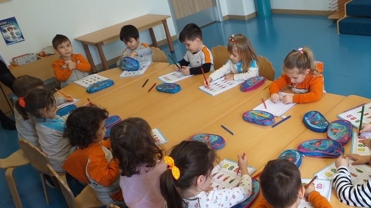Okul Öncesi Çiçekler Sınıfı Okuma Yazma Dersinde