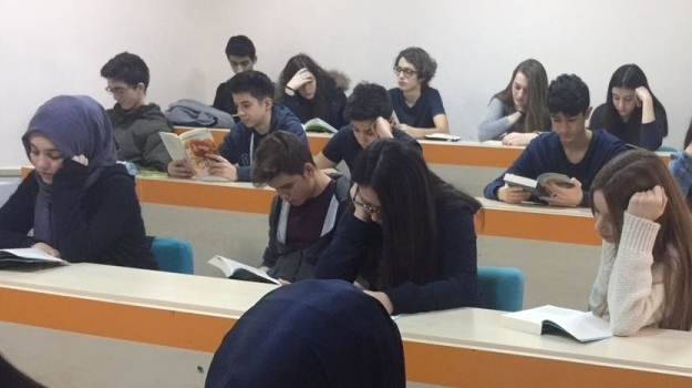 Avcılar Kampüsünde 'Okuyorum' Etkinliği
