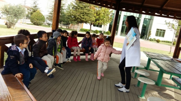 Sancaktepe Okul Öncesi Yunuslar Grubu İngilizce Bilingual Dersinde