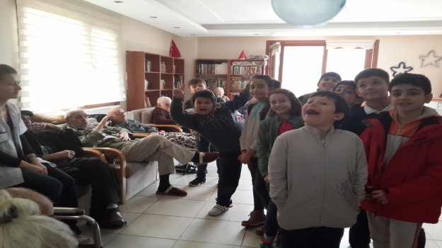Sancaktepe Okyanus 4-B Sınıfı Huzurevi Ziyaretinde