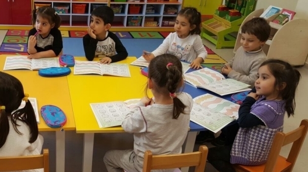 Sancaktepe Okyanus Koleji Okul Öncesi Balıklar Grubu Öğrencileri Okuma Yazmaya Hazırlık Dersinde