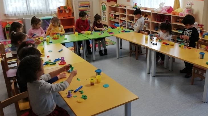 Sancaktepe Okyanus Koleji Okul Öncesi Çiçekler Grubu Öğrencileri Sanat Etkinliğinde