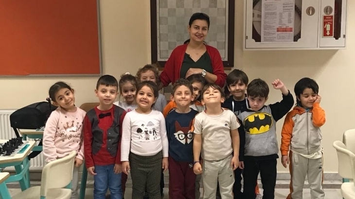 Sancaktepe Okyanus Koleji Okul Öncesi Güneş Grubu Öğrencileri Satranç Dersinde