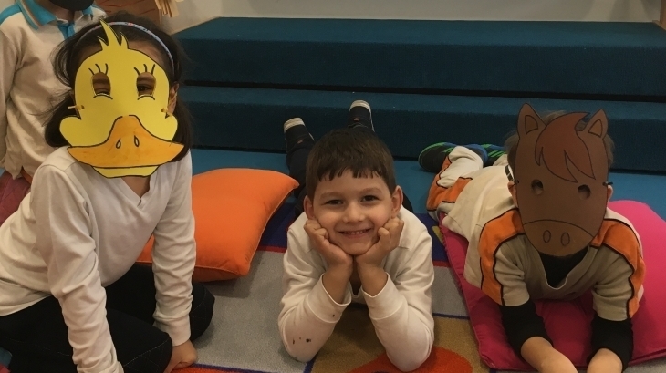 Yıldızlar ve Güneş Grubu İngilizce Dersinde Dramatizasyon Çalışması Yaptı