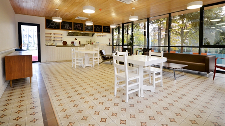 Veli Bekleme Alanı ve Troya Kafe